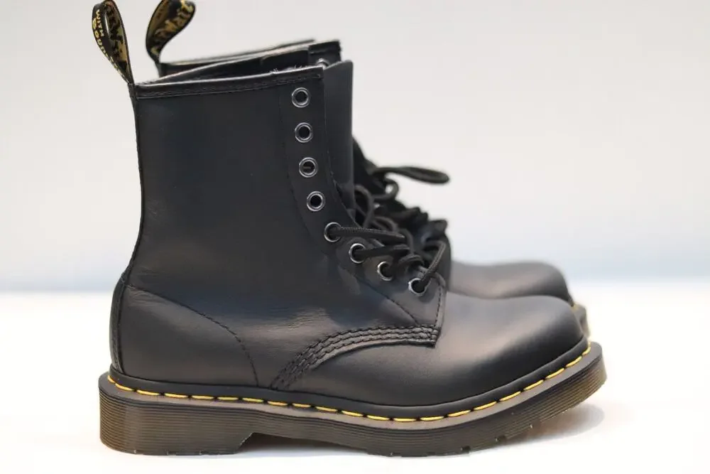 Dr. Martens 11821 Combat Boots Sz 6